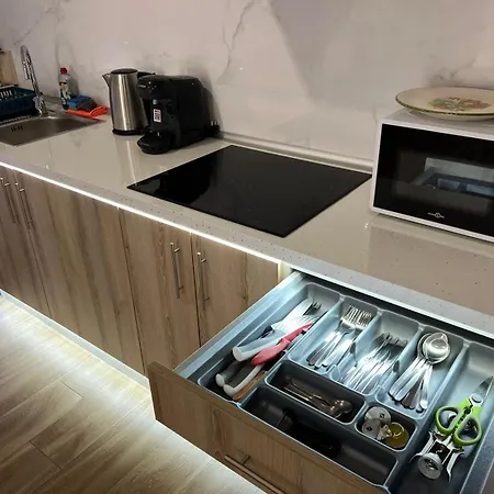 Carbonell 1 4* Valence