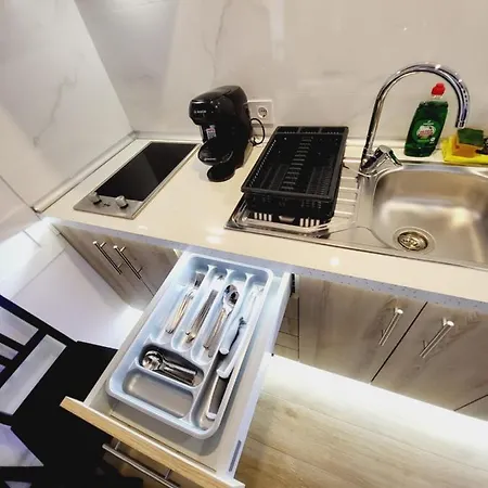 Apart Otel Carbonell 1 4*